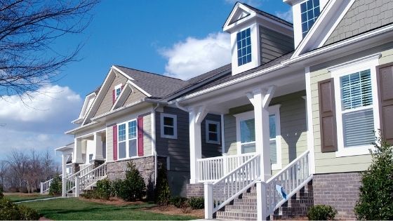 Can't decide whether you should buy an older house or a house that's brand new? Read our guide to help you find out which option is the best for you.
